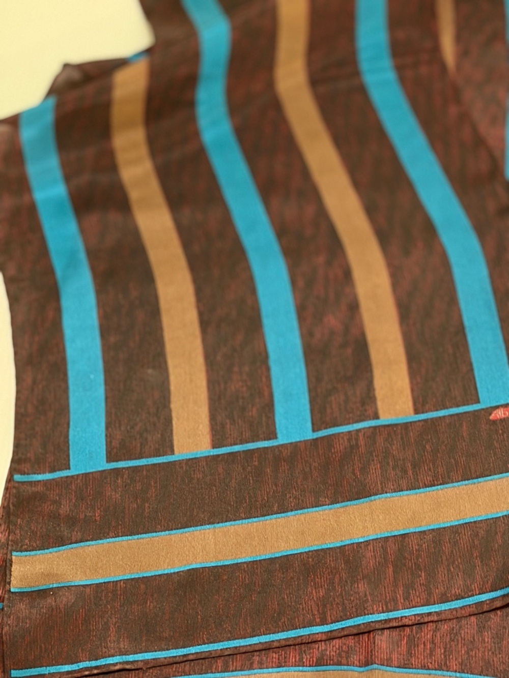Albert Nipon Vintage Scarf 100% Silk. Made in Japan - Picture 7 of 8